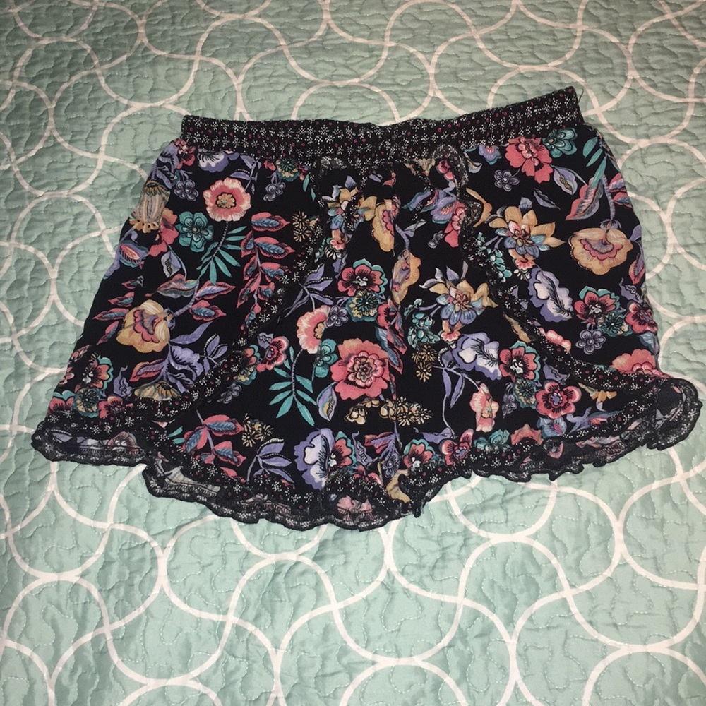 stretchy waste,airy shorts,flower design